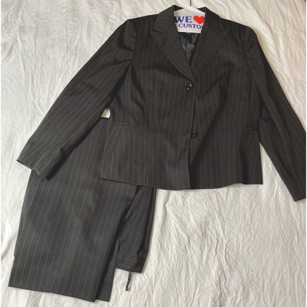 Le Suit black pinstripe 2pc Career Pant Suit size 14